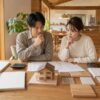 住友林業紹介制度の特典と見積もり総額を比較する日本人夫婦